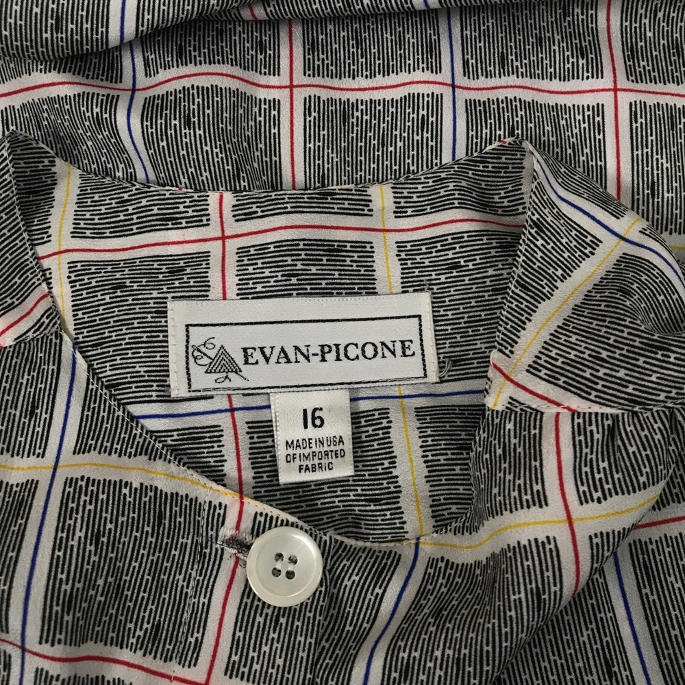 Evan-Picone Geometric lightweight button down top - Picture 4 of 4